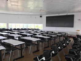 汕頭某學(xué)校學(xué)生課桌椅