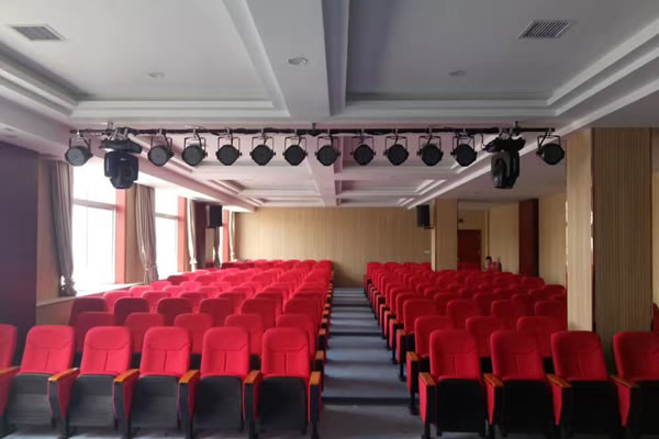 文化學校如何選擇適合的禮堂椅材質(zhì)